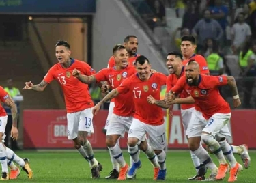 Çili penaltilərlə yarımfinalda -  Video