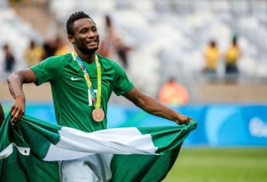 Obi Mikel millidən getdi