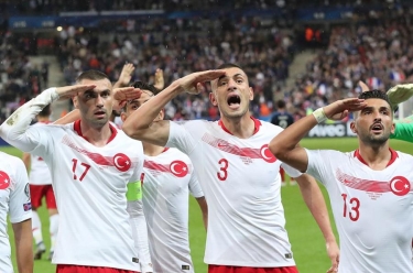 Türk futbolçuların bu kadrları efirə getmədi - Video