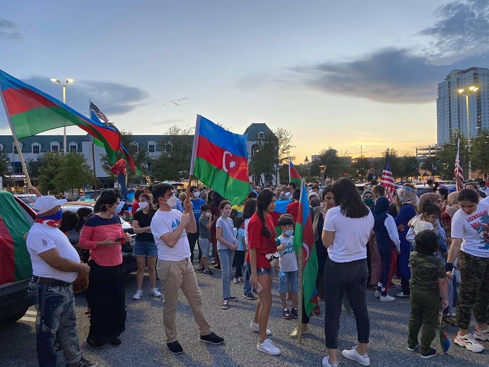 Texas ştatında ermənilərin faşist əməllərinə etiraz səsi ucaldılıb (FOTO)