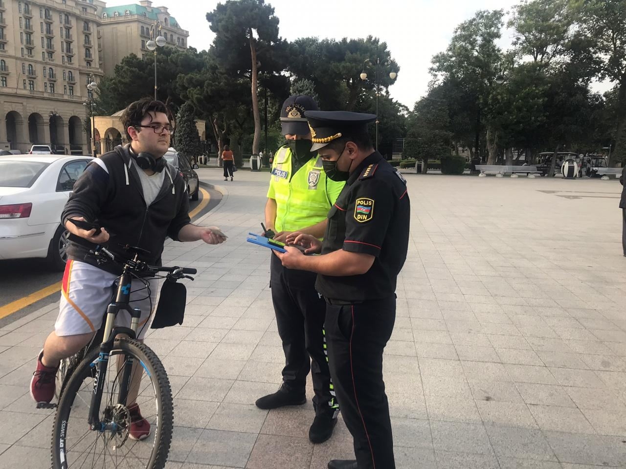 Polis velosipedçilərin hərəkətinin tənzimlənməsi məqsədilə reyd keçirib (FOTO/VİDEO)