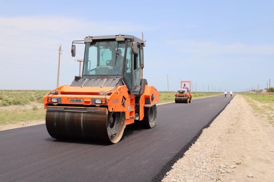 Neftçalada kənd yolları təmir olunur (FOTO)