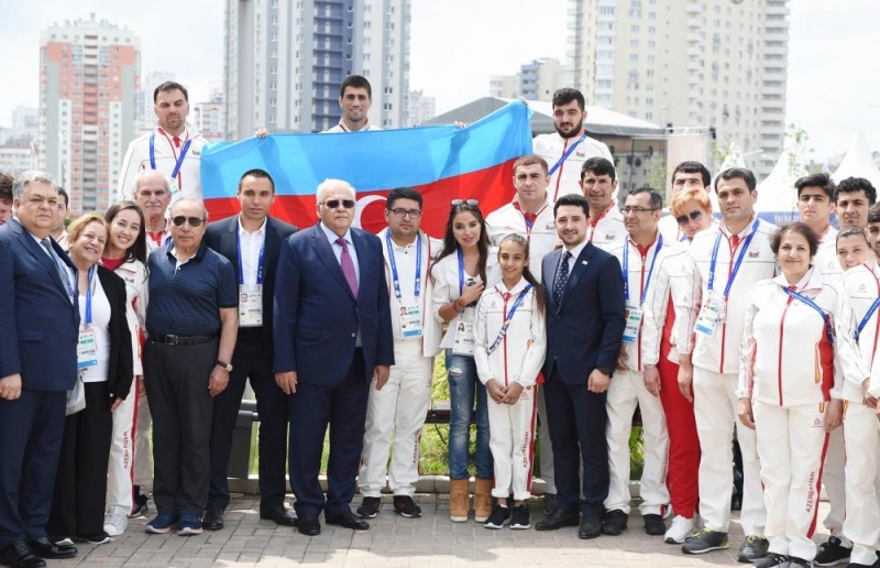Heydər Əliyev Fondunun vitse-prezidenti Leyla Əliyeva İkinci Avropa Oyunlarında iştirak edən Azərbaycan idmançıları ilə görüşüb (FOTO)