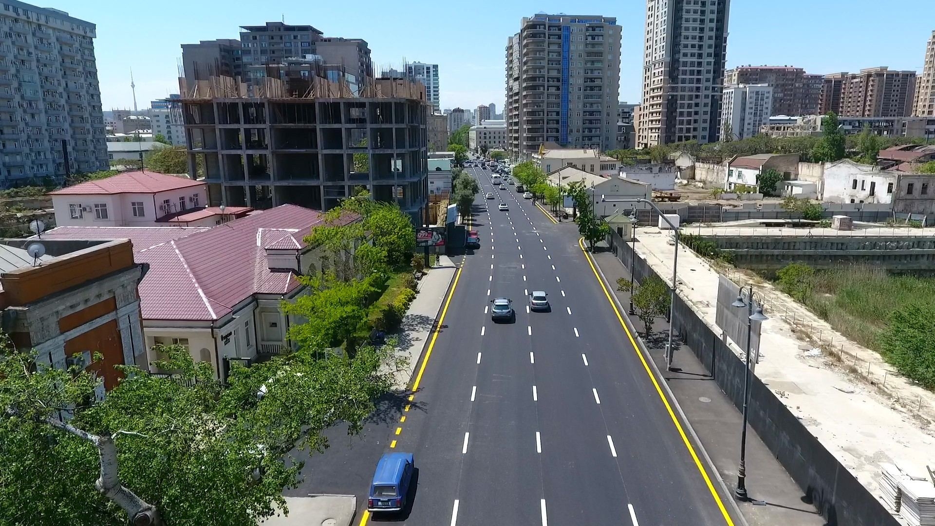 Yusif Səfərov küçəsində yeni yol qovşağının yaradılması işləri yekunlaşır (FOTO)