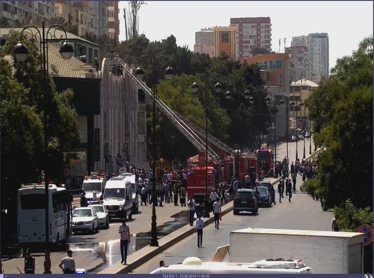 Qara Qarayev prospektindəki yanğın tıxaca səbəb olub (FOTO)