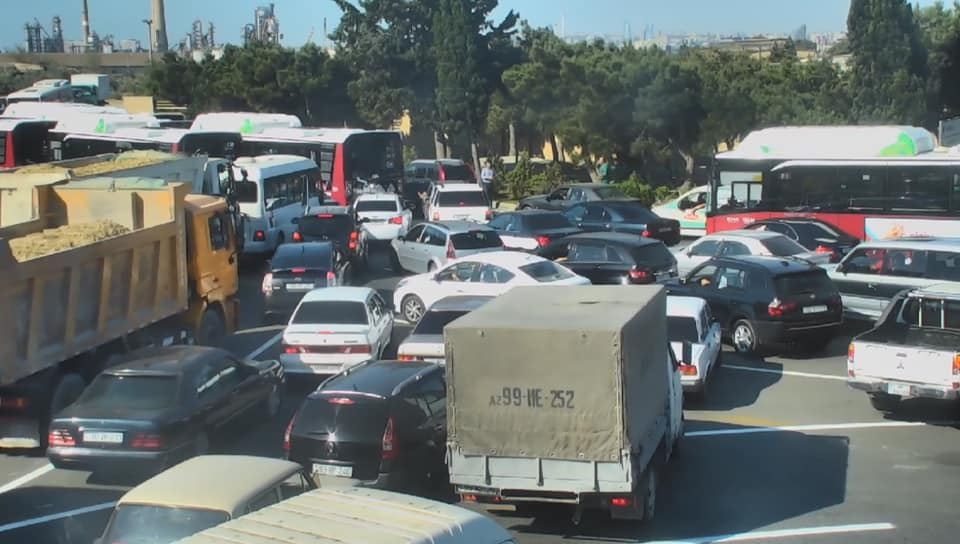 Bakıda qəza - avtobuslar gecikir (FOTO)