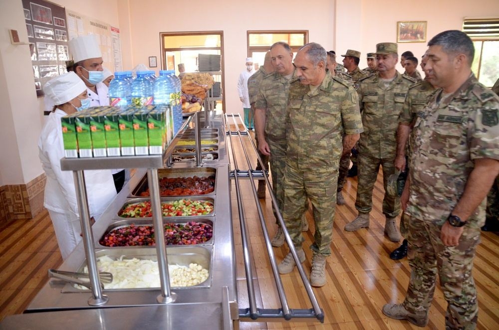 Müdafiə Nazirliyi və Hərbi Prokurorluq cəbhəboyu hərbi hissələrdə birgə tədbirlər keçirir (FOTO)