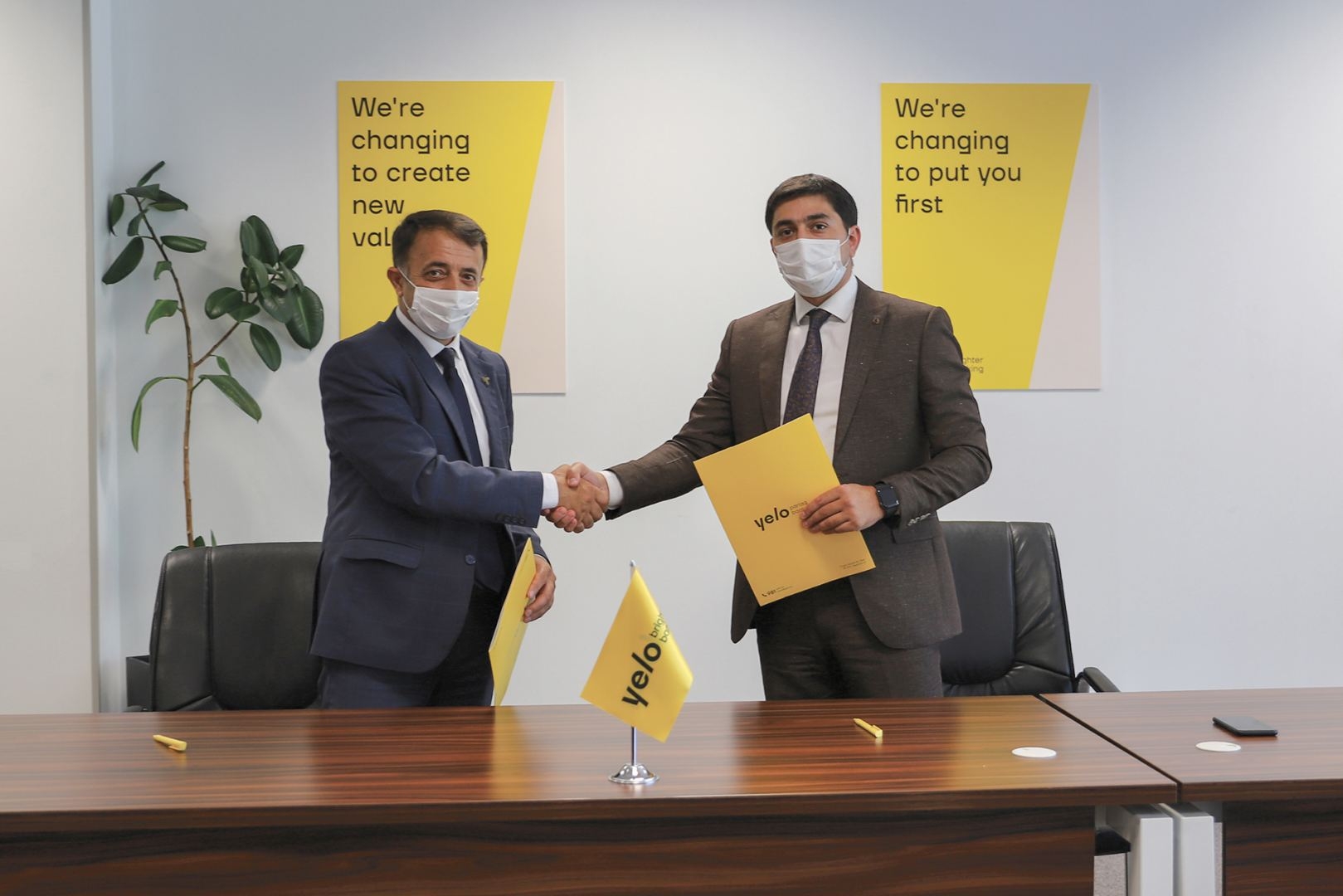 Yelo Bank Arıçılar Assosiasiyasını dəstəkləyən ilk bank oldu (FOTO)