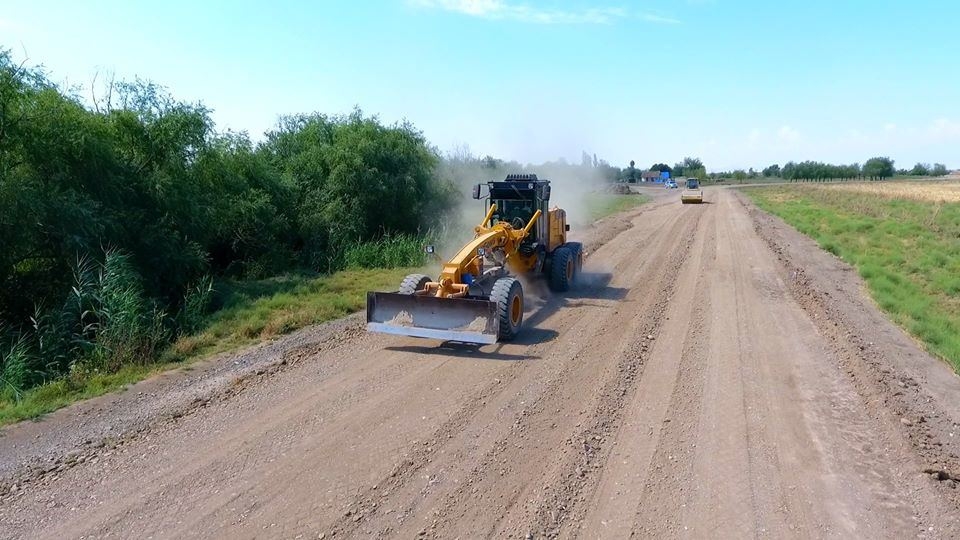 Ağcabədidə 41 km uzunluğunda yerli əhəmiyyətli yol yenidən qurulur (FOTO)