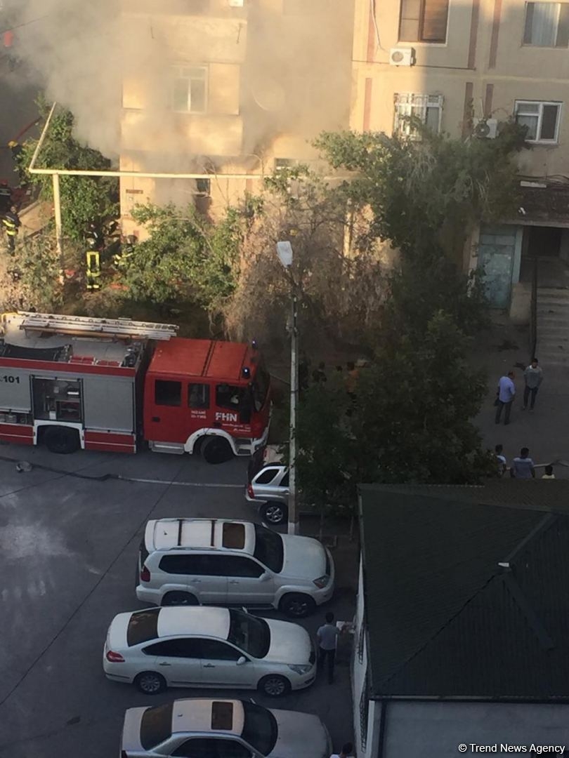 Bakıda yaşayış binasında yanğın söndürülüb (YENİLƏNİB) (FOTO/VİDEO)