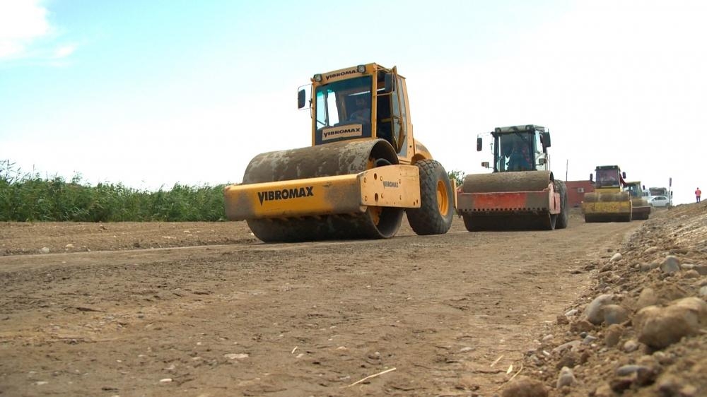 Bəhrəmtəpə-Biləsuvar avtomobil yolu yenidən qurulur (FOTO)