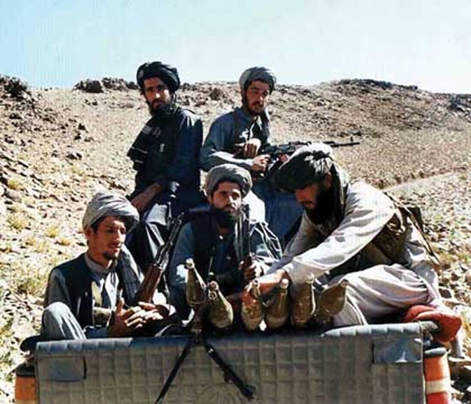 ''Taliban'' 10 nəfəri girov götürüb