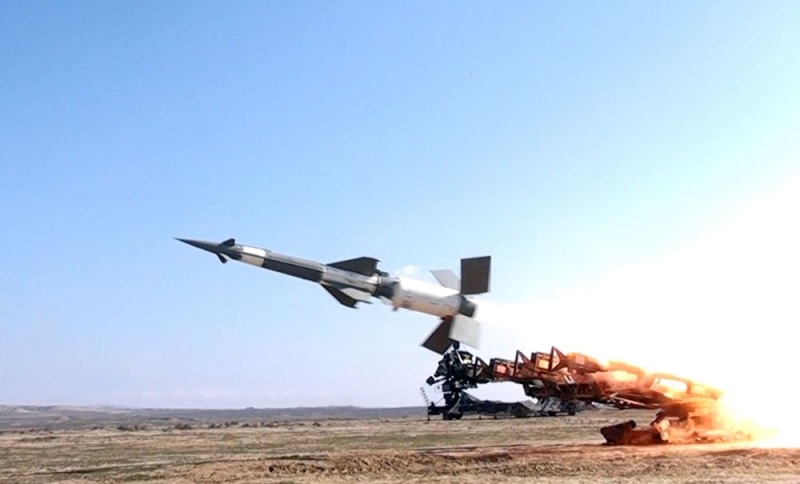 Suriyanın hava müdafiəsi qüvvələri raket hücumunu dəf edir