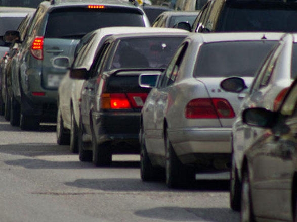 Bakıda yol qəzası növbəti dəfə tıxac yaratdı