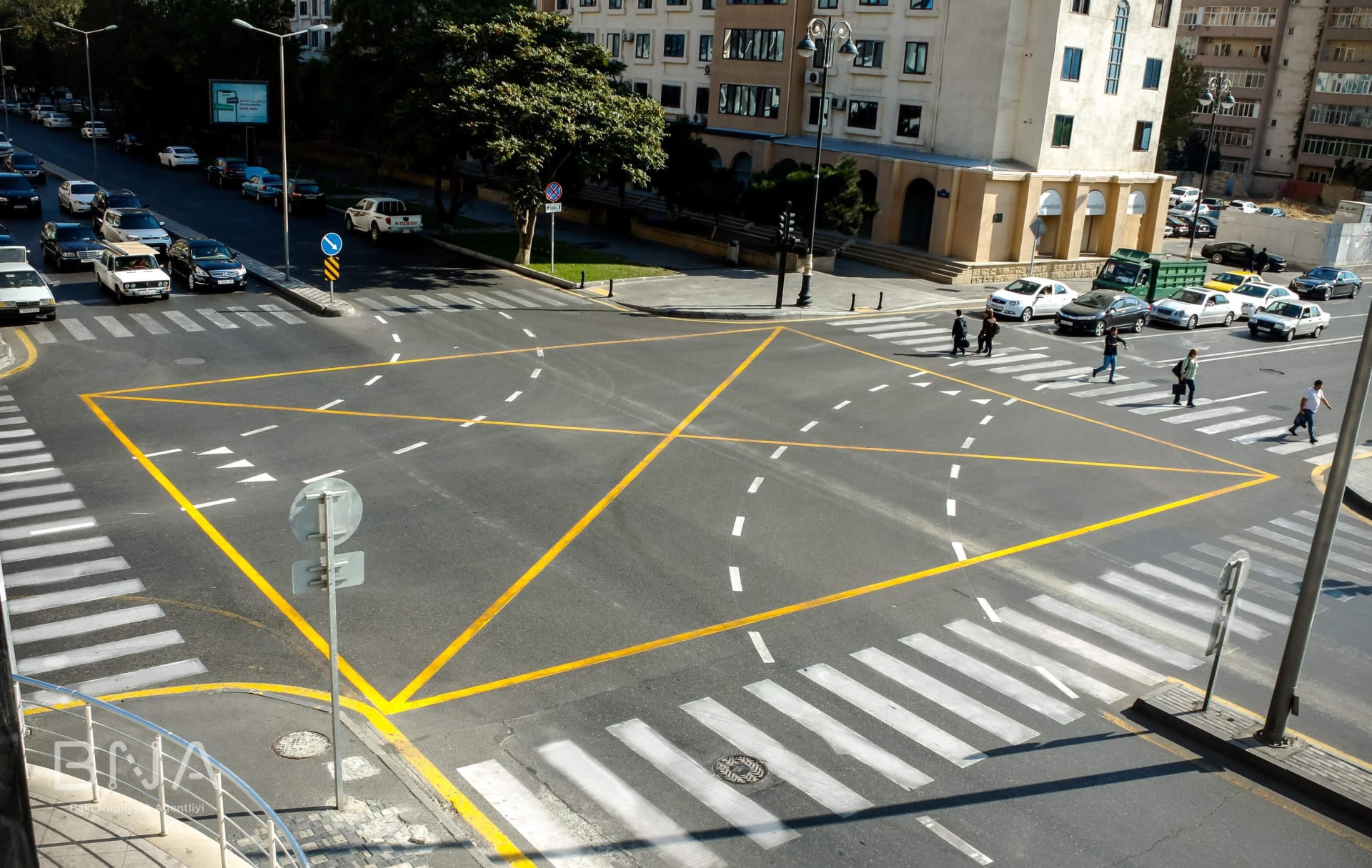 Bu il Bakıda daha 14 yol kəsişməsində sarı torlar çəkiləcək