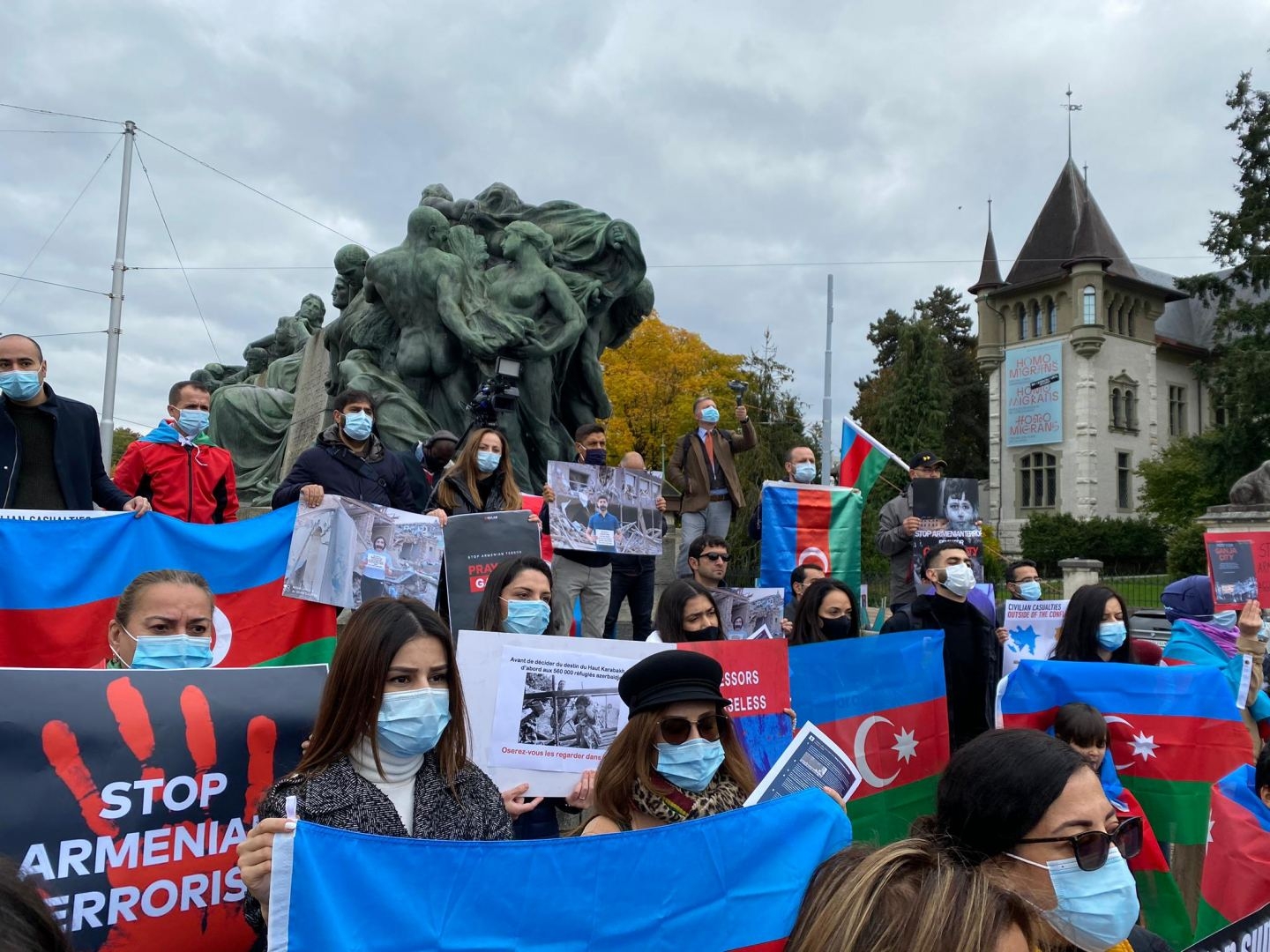 Bern Gəncə terroruna etiraz edir (FOTO)