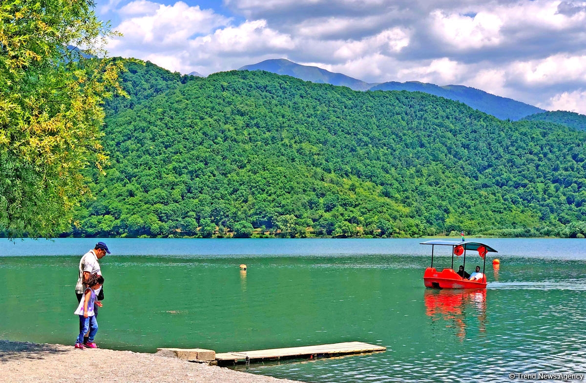 İstirahətə bura gedin - Dağlar arasında Nohur gölü (FOTO)