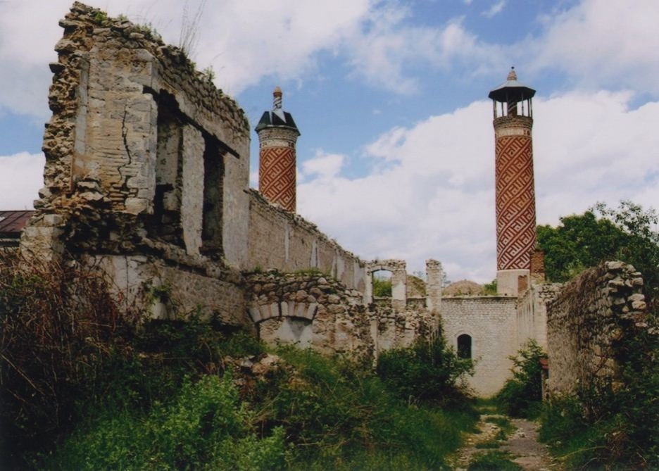 Uzun illər işğal altında olan ərazilərimizdə yerləşən abidələrin əksəriyyəti ya erməniləşdirilib, ya da dağıdılıb - Dövlət Xidməti