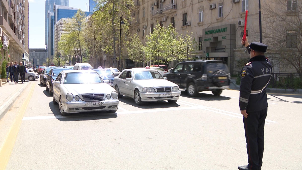 Yol polisindən sürücü və piyadalara Formula 1 ilə bağlı müraciət (FOTO)