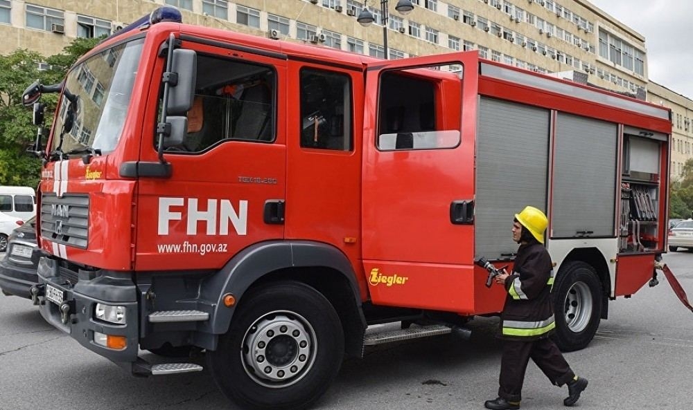 Bakıda beşmərtəbəli binanın şaxtasında yanğın olub