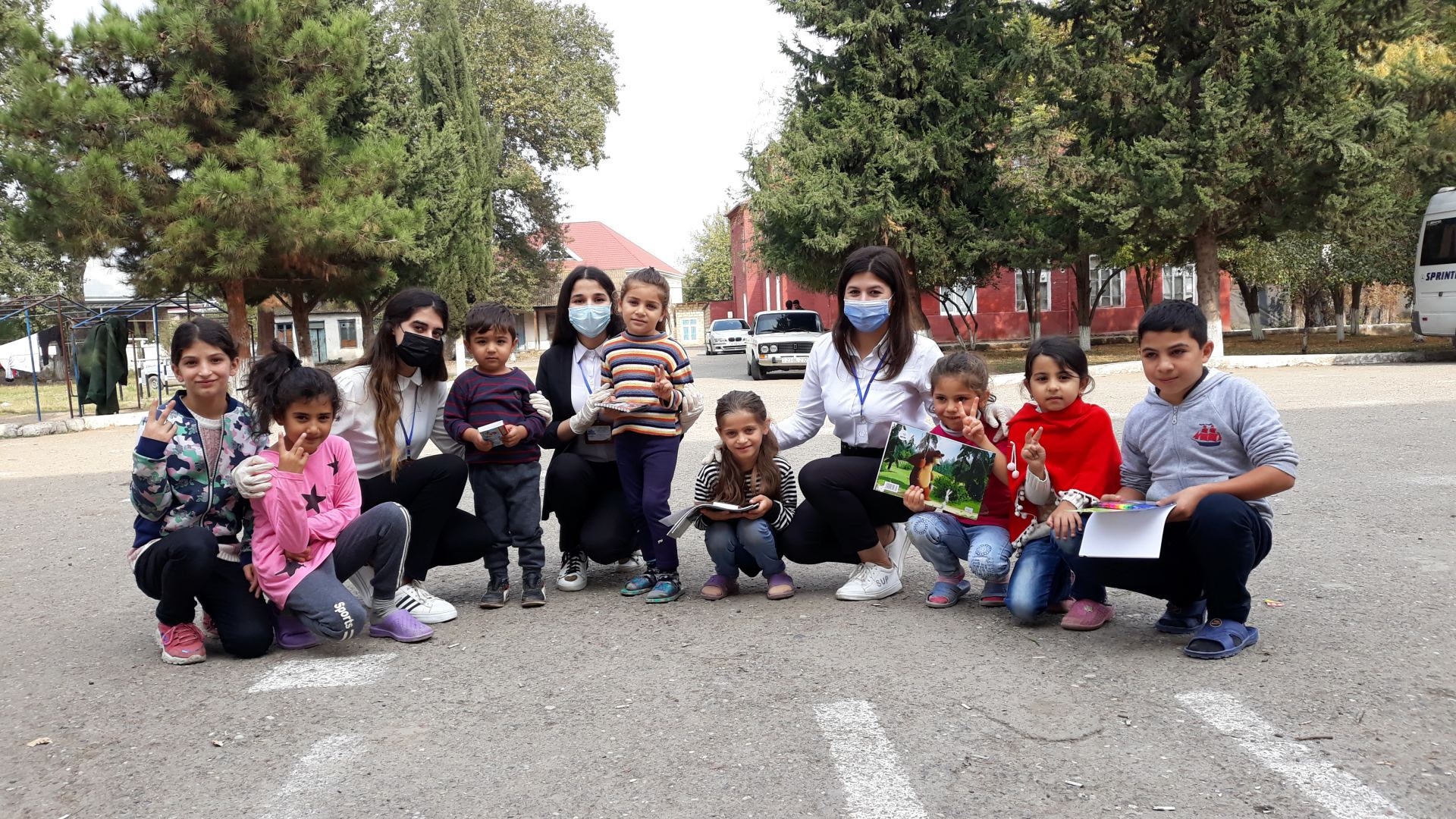 Könüllülər münaqişədən zərər çəkənlərə dəstək oldular (FOTO)