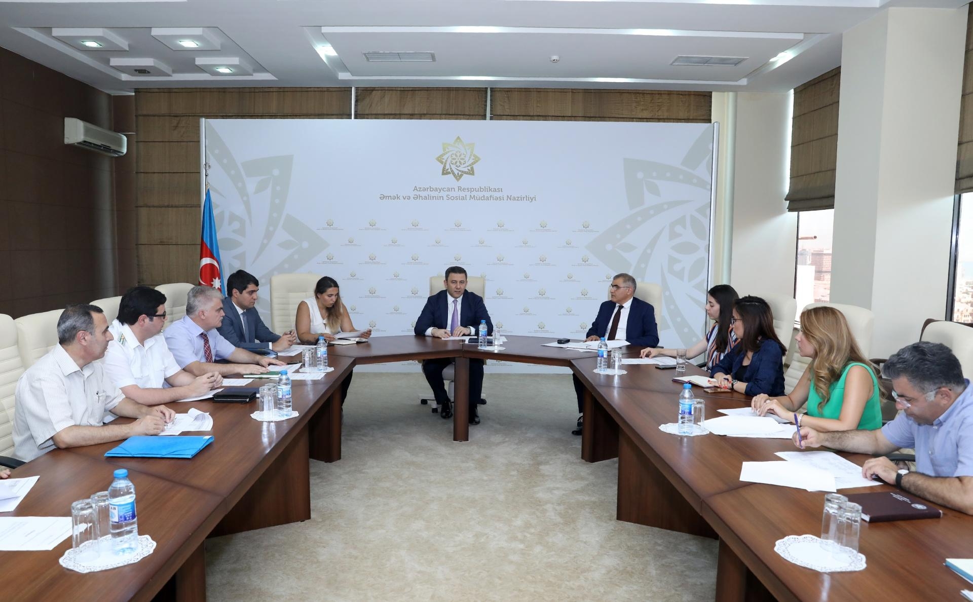 Biznes mühiti və beynəlxalq reytinqlər üzrə Komissiyanın Əmək bazarı üzrə işçi qrupu növbəti iclasını keçirib (FOTO)