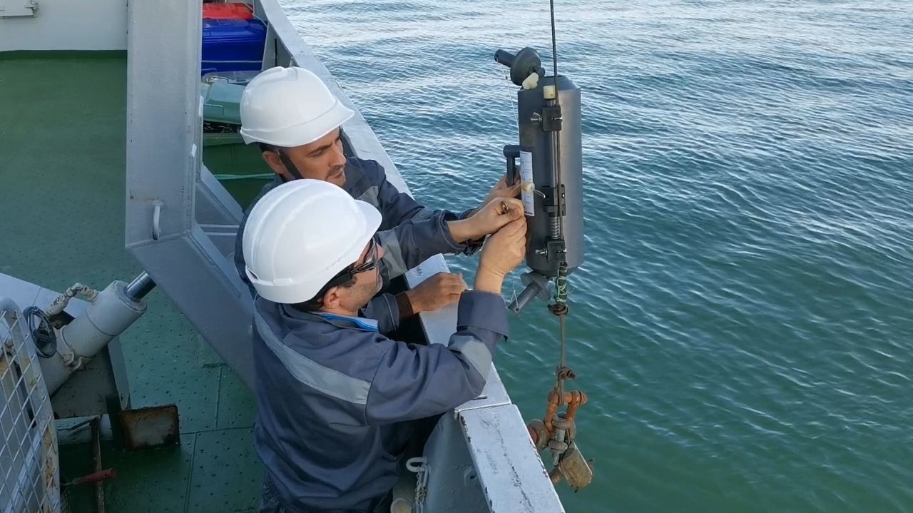 Milli Qəhrəmanın adını daşıyan tədqiqat gəmisi ekspedisiyaya çıxıb (FOTO/VİDEO)