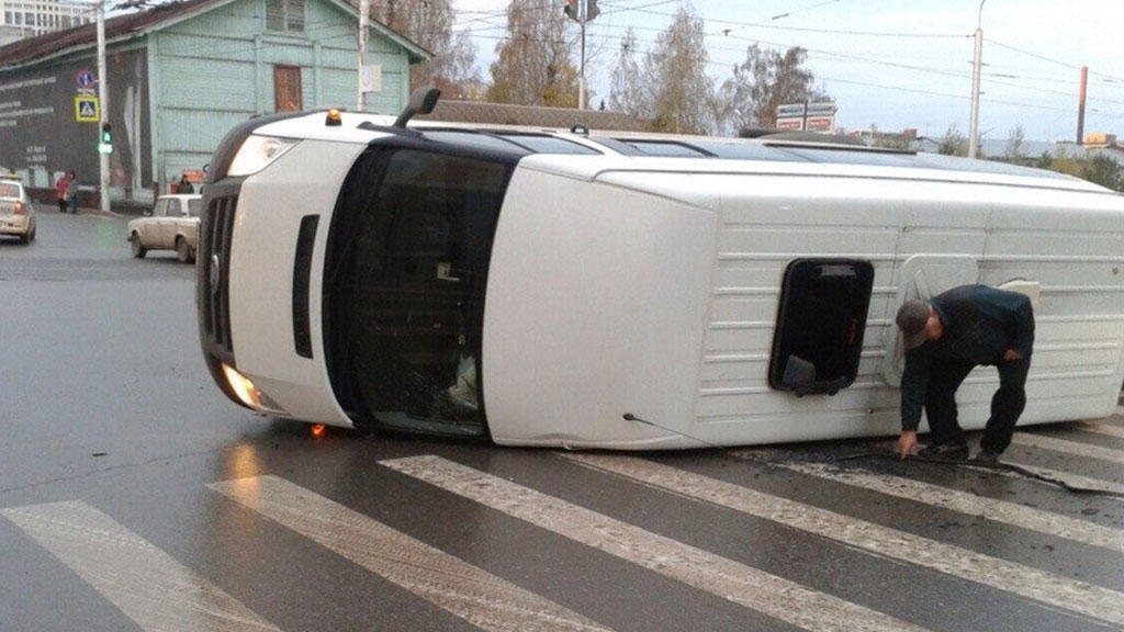 Almaniyada reys avtobusu aşıb