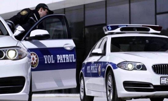 Yol polisi avtomobili saxladı, içindən silah-sursat çıxdı