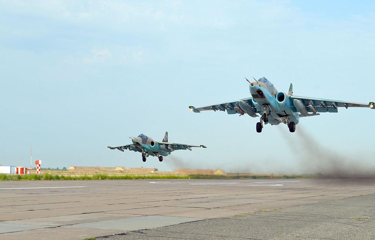 Azərbaycanın Su-25 hücum təyyarələri döyüş atışlı uçuşlar edib (FOTO/VİDEO)