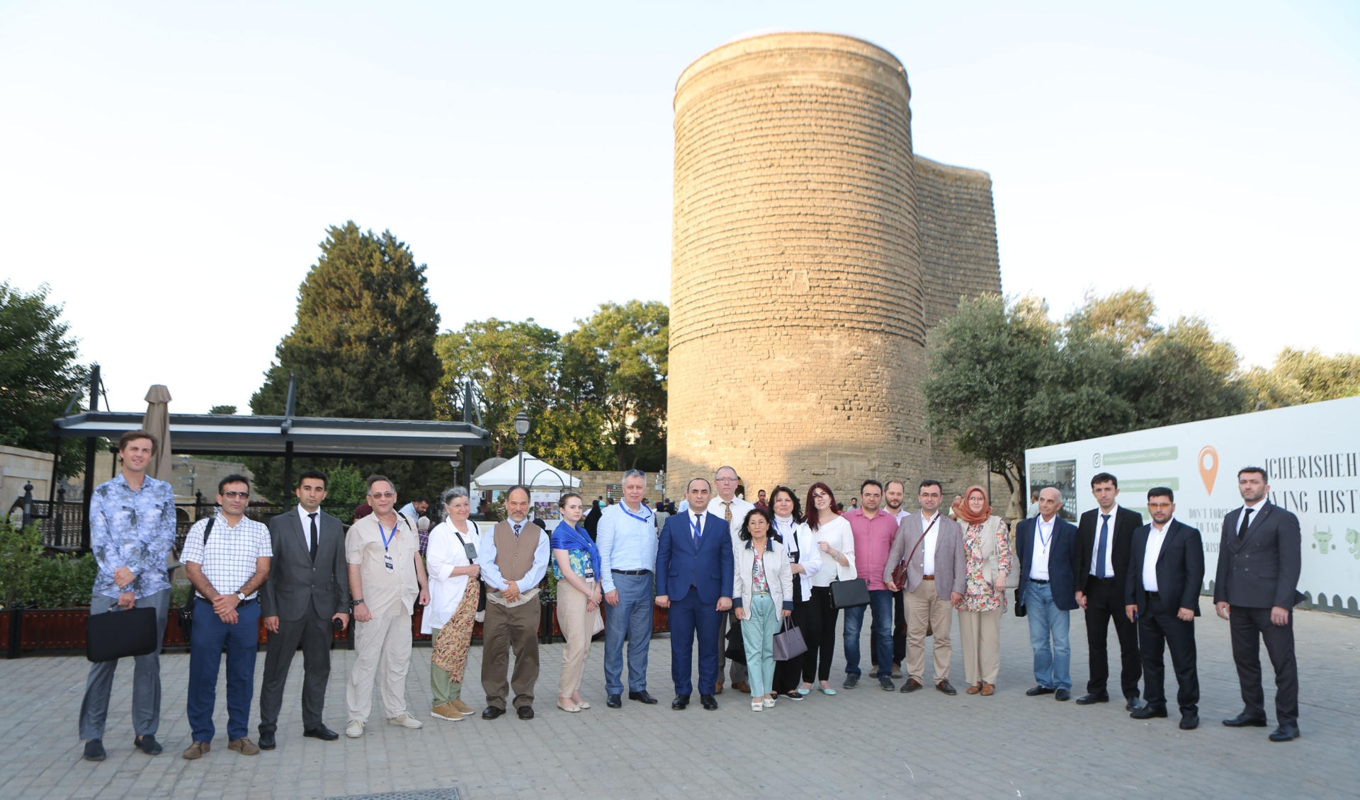 “İslam Sivilizasiyası Qafqazda” II Beynəlxalq Simpoziumunun iştırakçıları “İçərişəhər” Dövlət Tarix-Memarlıq Qoruğunda (FOTO)