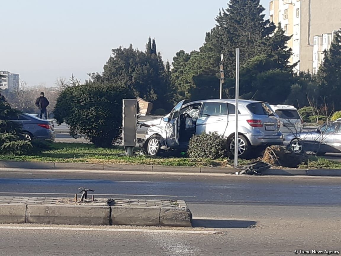 Bakıda qəza: Prospektdə sıxlıq var (FOTO)