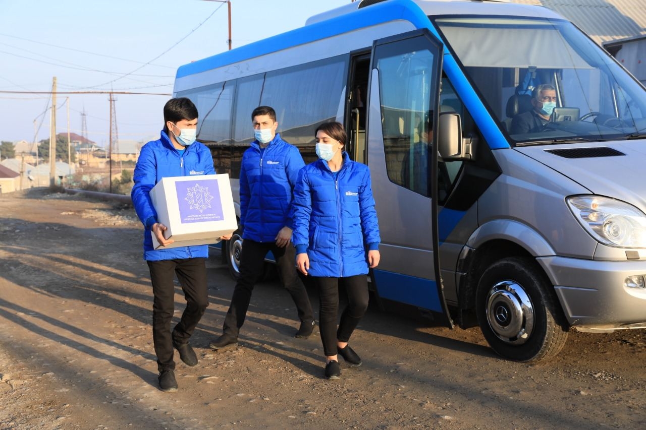 Heydər Əliyev Fondu 100 minədək ailəyə bayram sovqatı göndərib (FOTO)