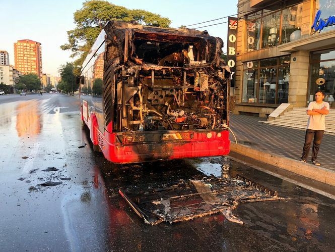 Abşeronda sərnişin avtobusu yanıb