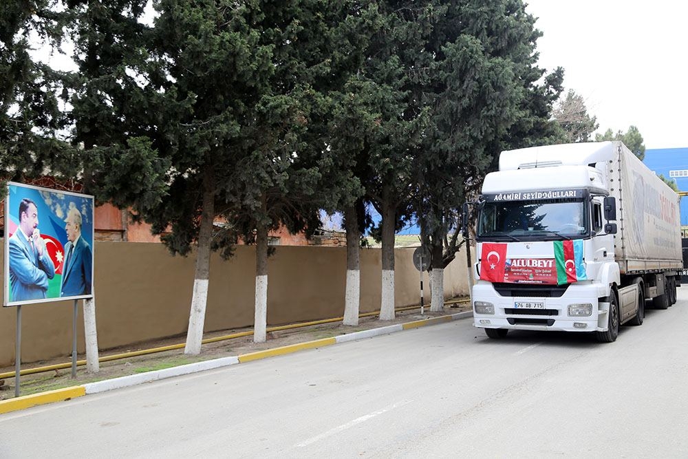 İğdırdan göndərilən yardım dolu yük maşını Müdafiə Nazirliyinin Mərkəzi Ərzaq Anbarında qəbul edilib (FOTO)