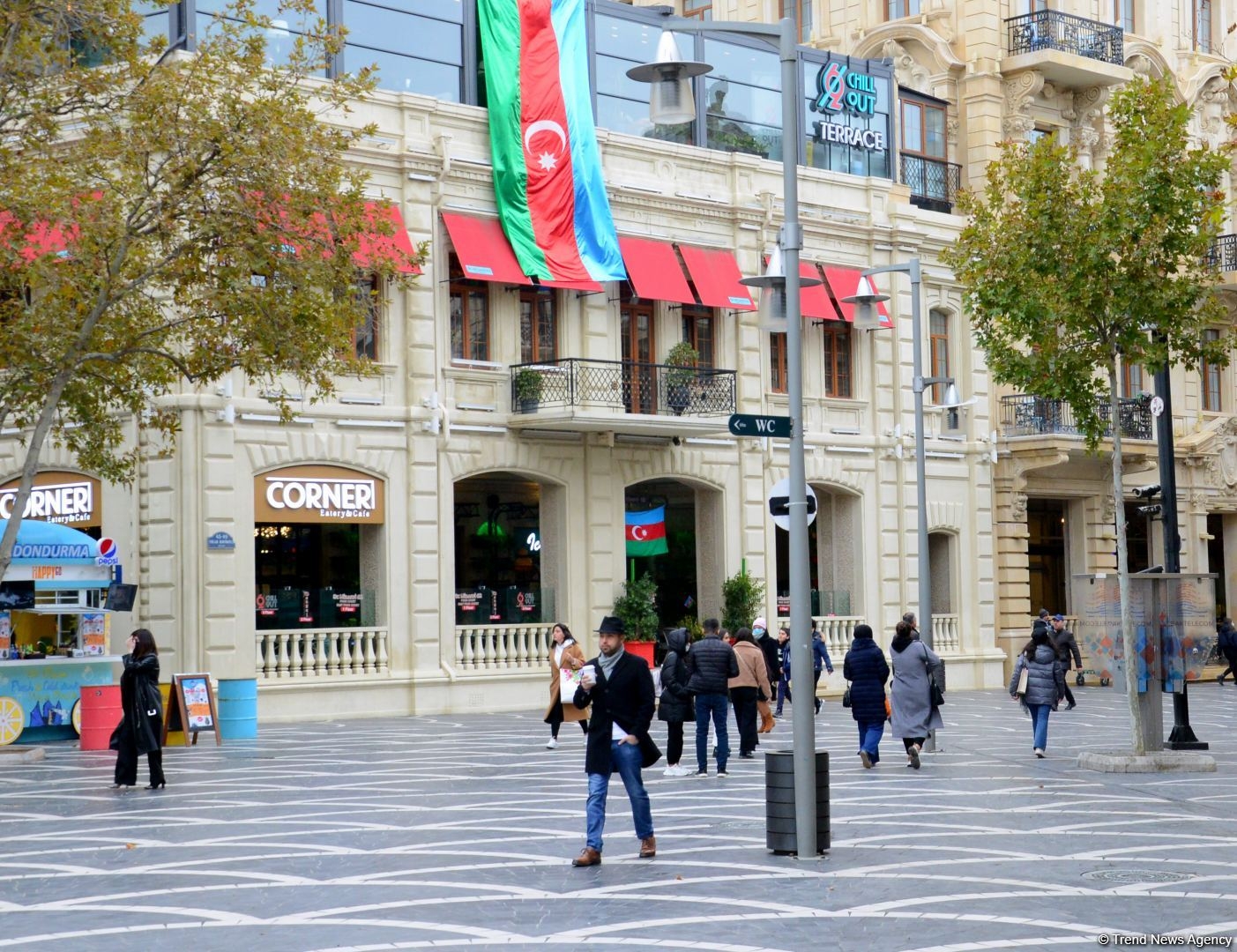 Pandemiya dövründə müraciət olmadan ölkədə yaşaması leqallaşdırılmış əcnəbilərin sayı açıqlanıb