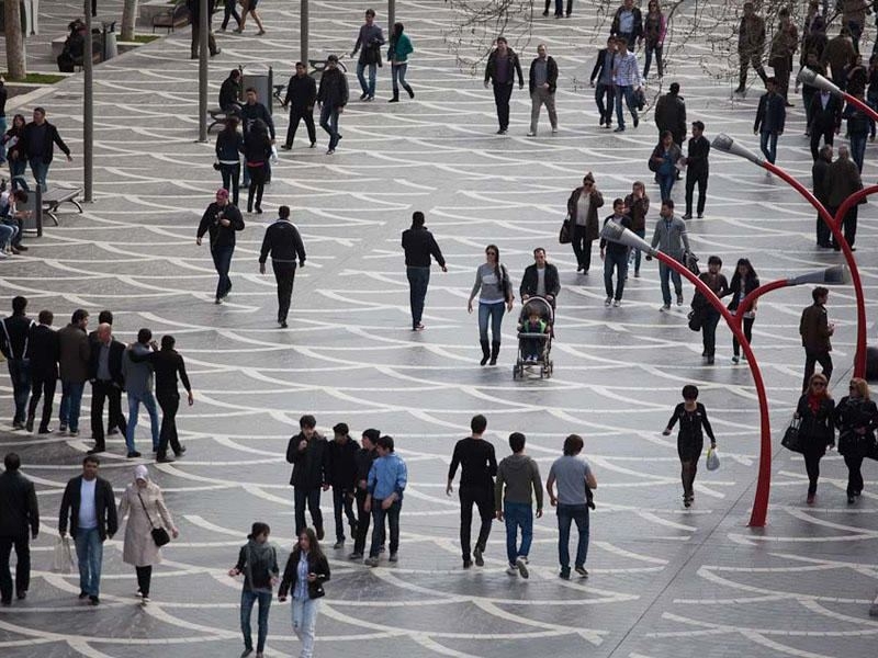 Hazırda Azərbaycanda yaşayan əcnəbilərin sayı açıqlanıb