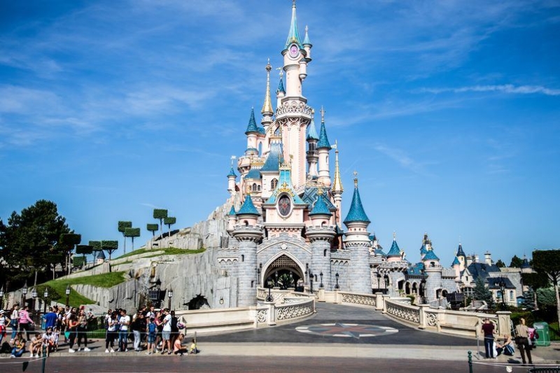 Disneyland Paris yenidən açılmasını 2 aprelə qədər təxirə saldı