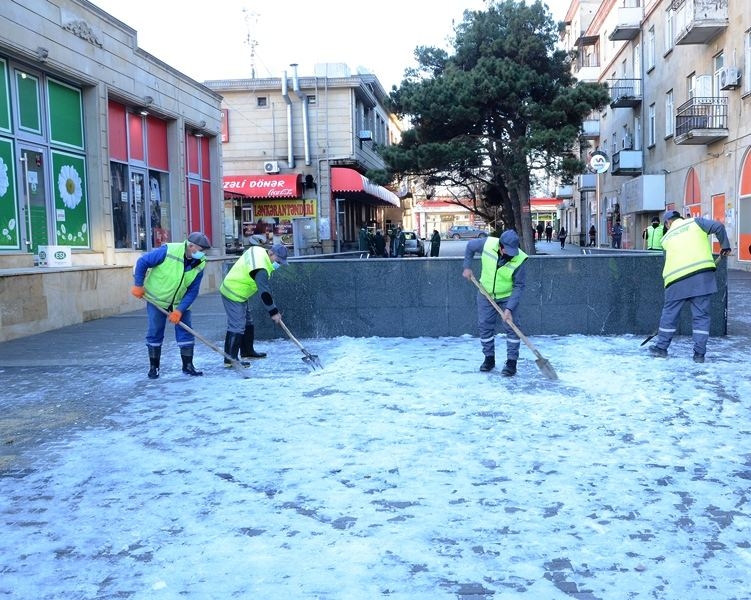 Paytaxtda təmizliklə bağlı iməclik keçirilib (FOTO)