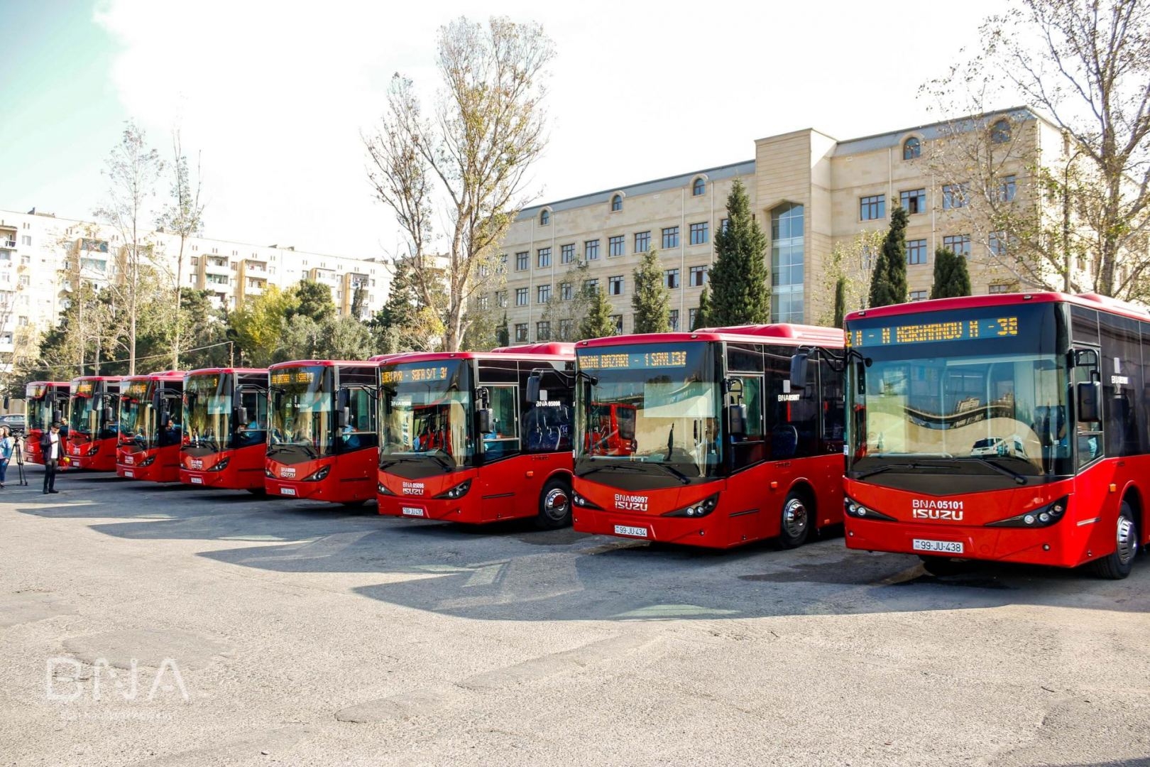 “BakuBus” Azərbaycan İnvestisiya Holdinqinin idarəetməsinə verildi