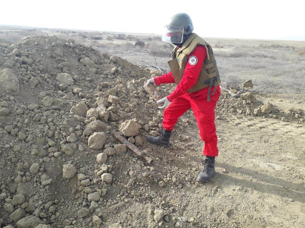 ANAMA cəbhəboyu ərazilərdə 246 ədəd partlamamış hərbi sursat və 396 ədəd mina zərərsizləşdirib (FOTO)