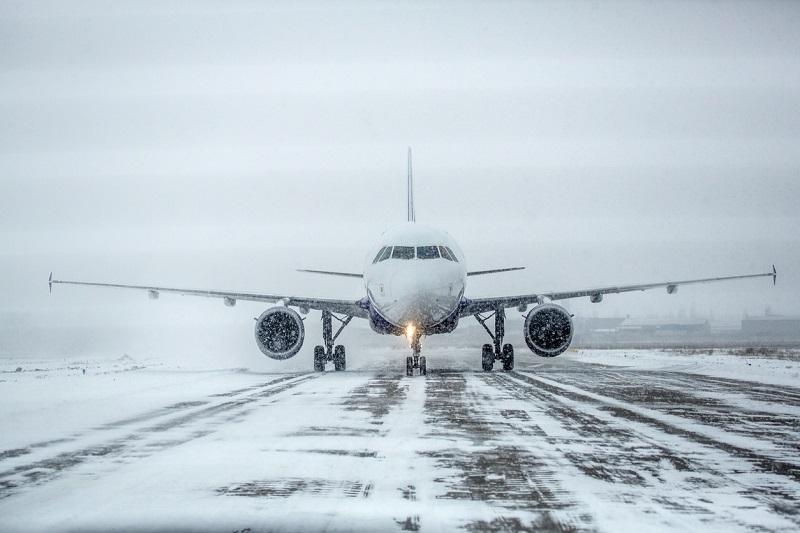 Nyu Yorkda yüzlərlə aviareys təxirə salınıb