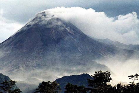 Siciliyada Etna vulkanı püskürüb