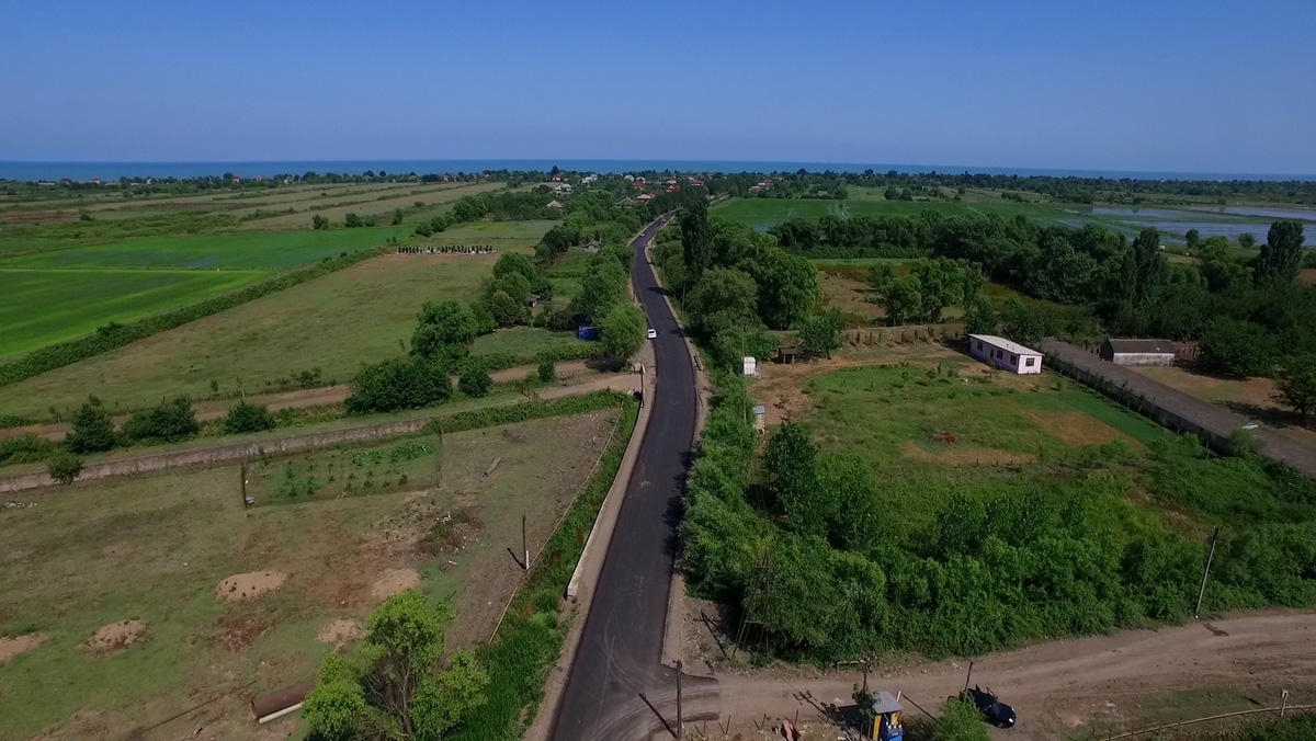 Lənkəranda 7 km-lik avtomobil yolu yenidən qurulur (FOTO)