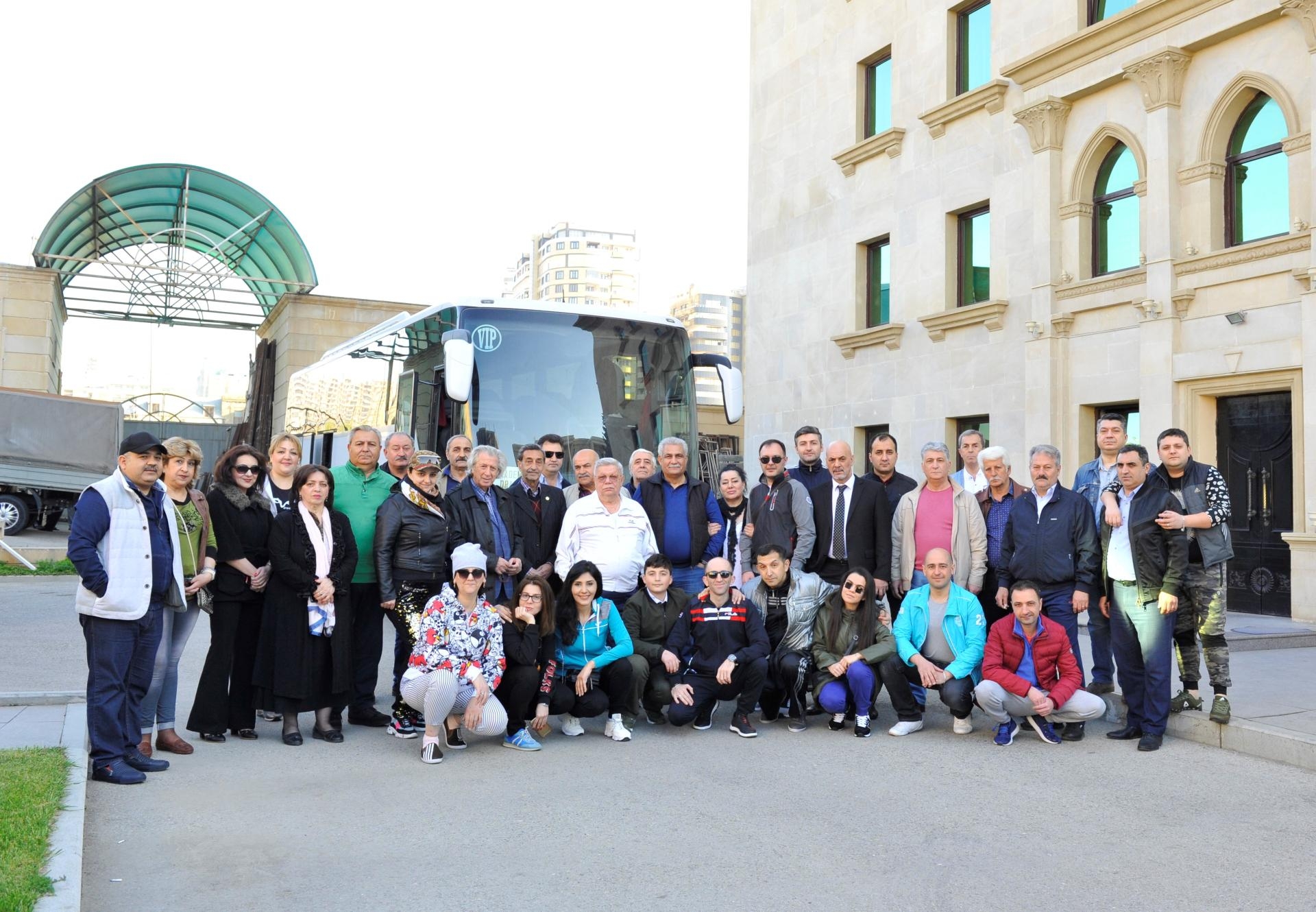 Milli Dram Teatrı Mahaçqalaya qastrola yola düşüb (FOTO)