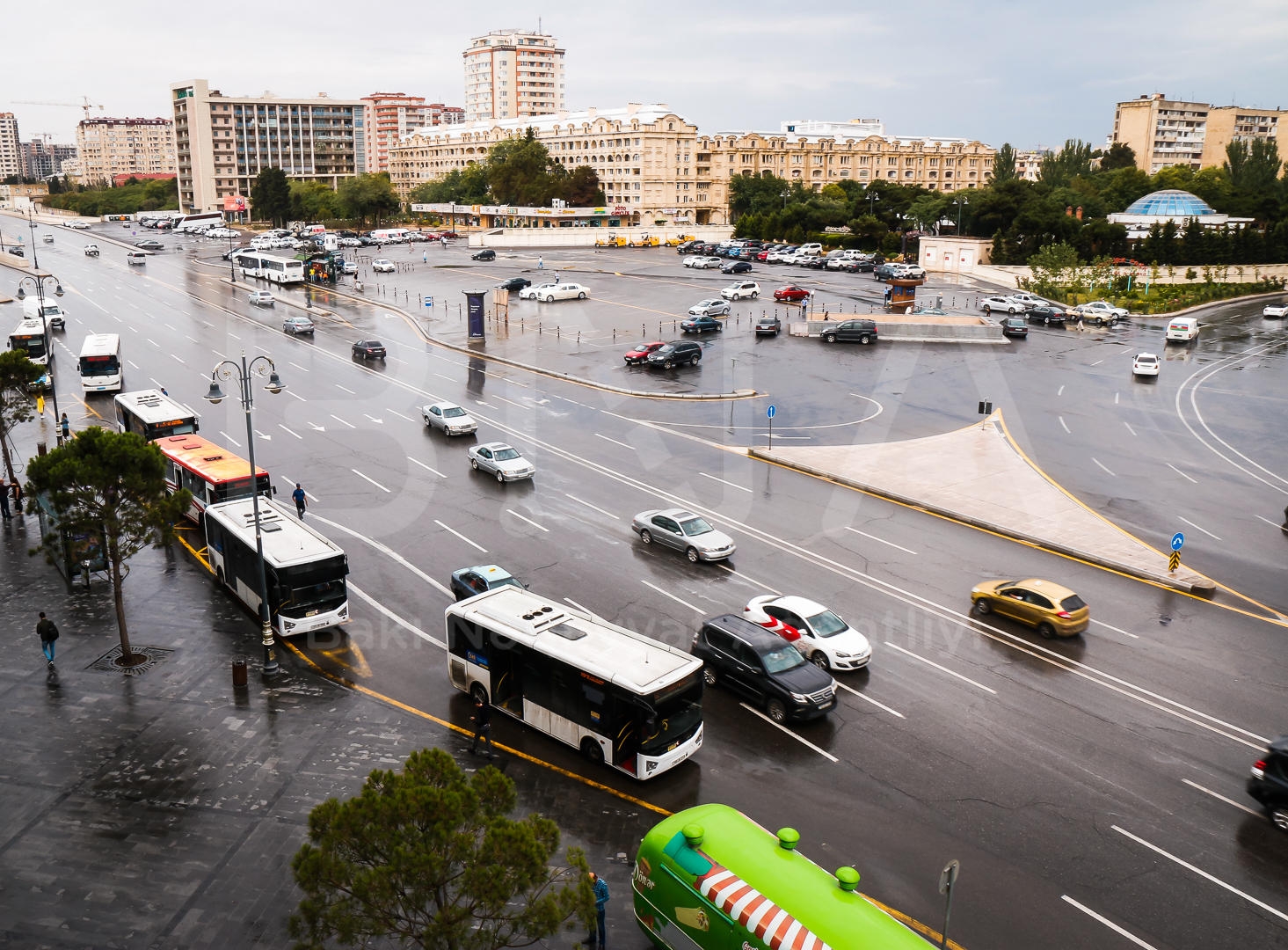 Metronun bu stansiyaları ətrafında nəqliyyat axınına nəzarət gücləndirilib (FOTO)