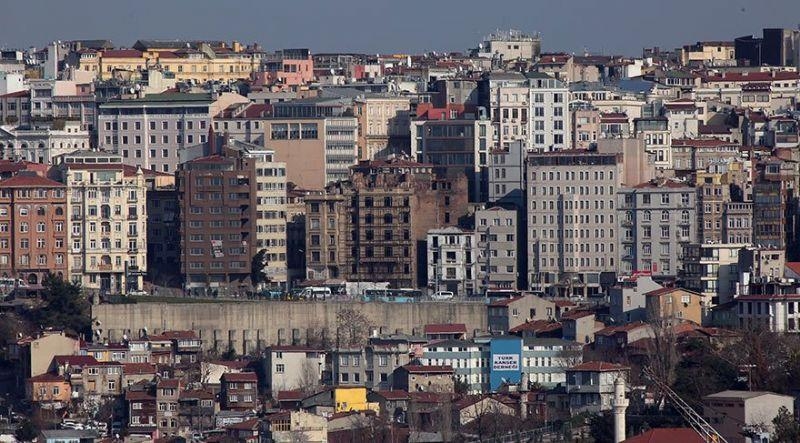 İstanbulda yaşayış binası yanıb