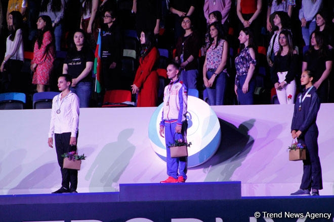 Bakıda bədii gimnastika üzrə Dünya Kubokunda fərdi hərəkətlərdə final oyunlarının qalibləri mükafatlandırılıb (FOTO)