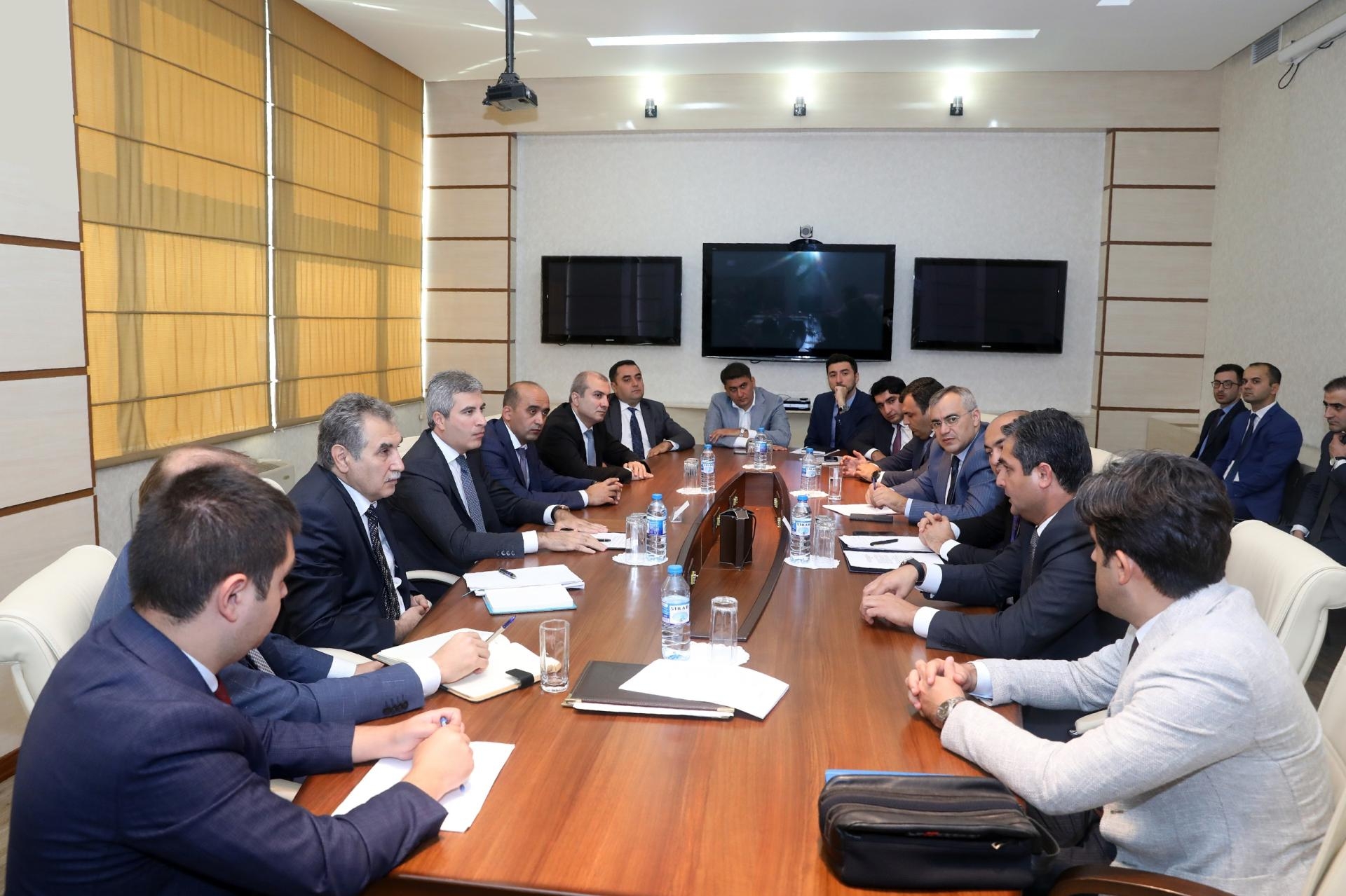 Gələn aydan iş yerlərində icbari sığortanın tətbiqi sahəsində 
elektron məlumat mübadiləsinə başlanacaq (FOTO)