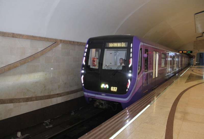 Bakı metrosunda daha iki qatar xəttə buraxılıb (FOTO)